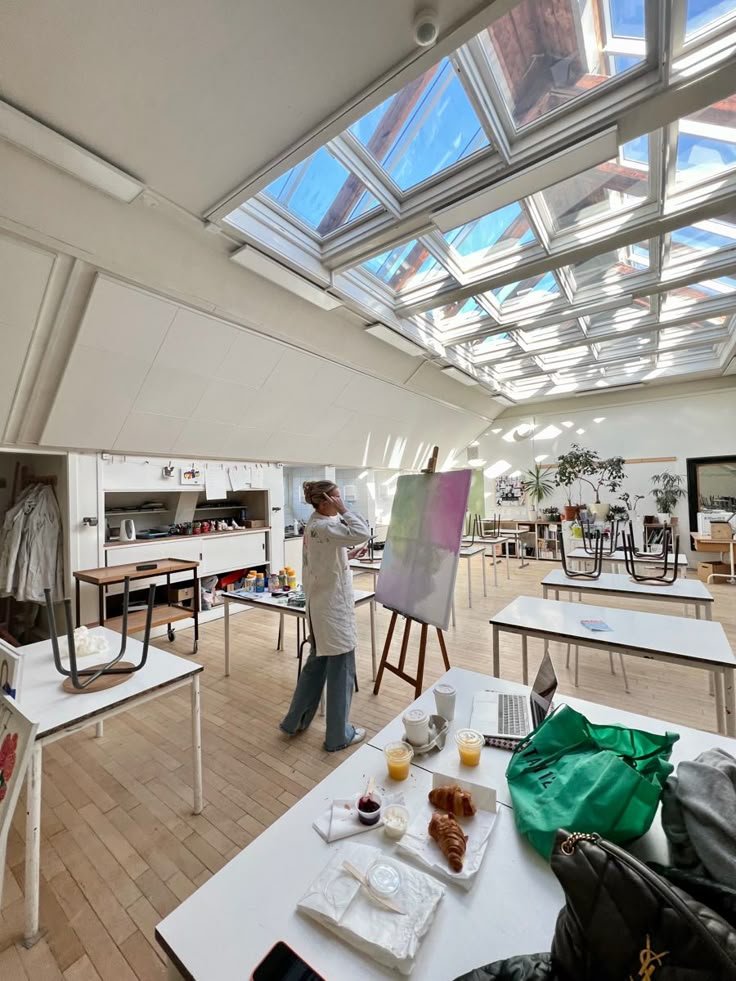 Study Bachelor of Arts in Film, Television and Scenography at Heffring University